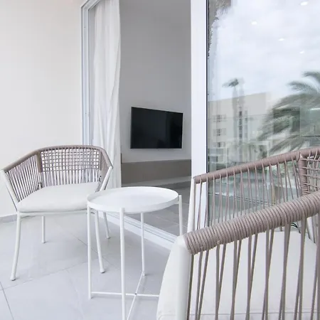 Limnaria 134 Seaview Modern Flat Пафос