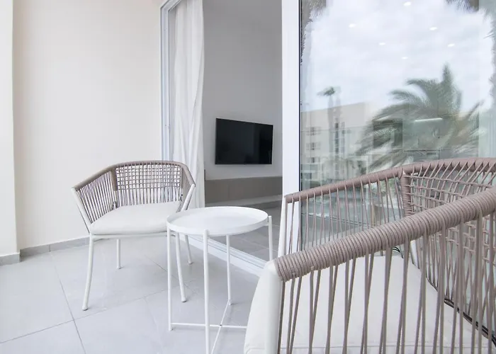 Limnaria 134 Seaview Modern Flat Пафос